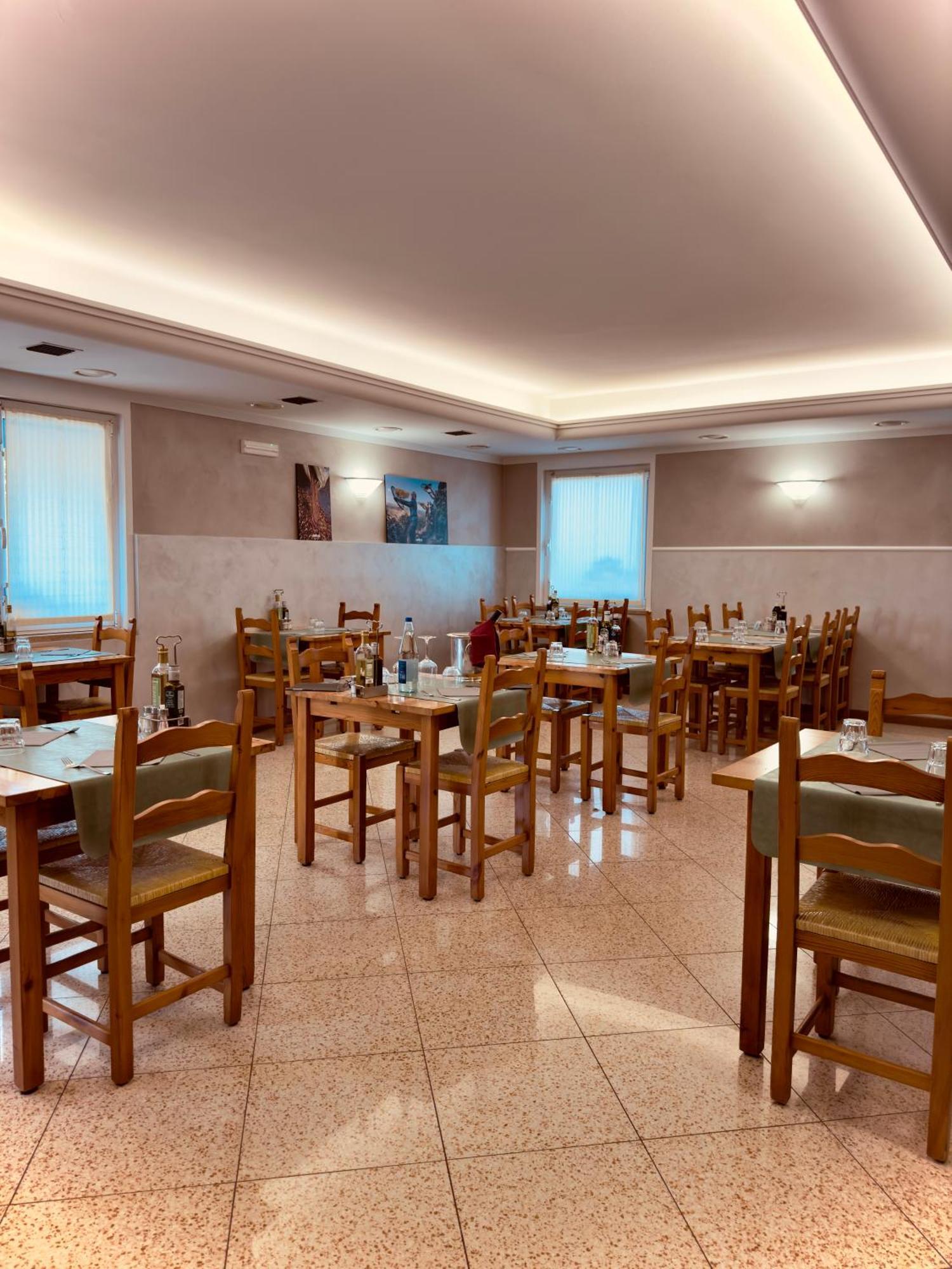 Albergo Trattoria Al Taj Sevegliano Екстер'єр фото